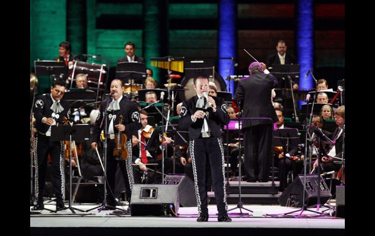 Gran velada se vivió ayer en la Plaza de la Liberación. E. BARRERA  /