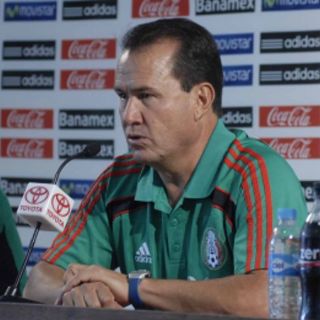 Efraín Flores, orgulloso de dirigir al ''Tri''