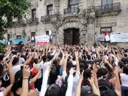 Los manifestantes estuvieron alrededor de una hora afuera del Palacio de Gobierno. A CAMACHO  /