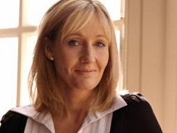 La escritora intenta retribuir un poco de lo que la vida le ha dado. ESPECIAL  /