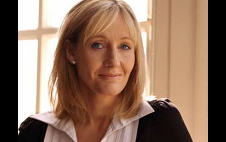 La escritora intenta retribuir un poco de lo que la vida le ha dado. ESPECIAL  /