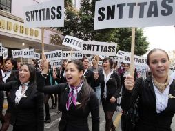 Sobrecargos reclaman la intervención del gobernador para que ayude al rescate de Mexicana de Aviación. A. GARCÍA  /