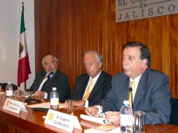Sergio García Ramírez (izquierda), acompañado de José Luis Leal (centro), y Eugenio Gay Montalvo, en conferencia. SALVADOR Y. MALDONADO  /