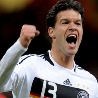 Ballack sigue siendo capitán de Alemania: Loew