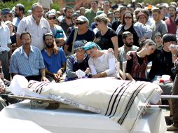 El Funeral de los cíviles que murieron en el ataque se realizó en Beit Hagai. EFE  /