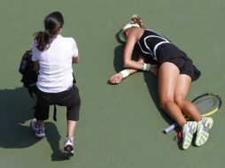 Foto de acción de la tenista Victoria Azarenka cuando cayó desmayada. AP  /