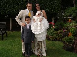 Carlos Balcázar y Pilar Juárez con sus hijos, Cristopher y Pilar María José Balcázar.ELINFORMADOR  /
