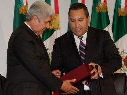 El secretario de Gobernación, Francisco Blake Mora, entregó al Congreso el IV Informe de Gobierno del Presidente Felipe Calderón. AP  /
