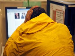 Algunas personas se apegan a programas de emergencia para mantener la ayuda que ofrece el gobierno por desempleo. ESPECIAL  /