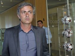 José Mourinho, entrenador del Real Madrid, anunció los posibles ganadores del Balón de Oro. EFE  /