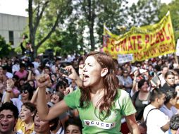 Aspecto de los estudiantes y maestros manifestantes en las cercanías de Casa Jalisco. E. PACHECO  /