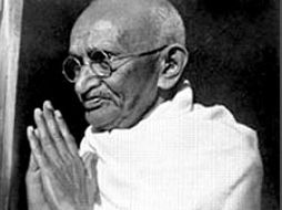 Ya se han comenzado los primeros trabajos de digitalización de documentos. ESPECIAL  /