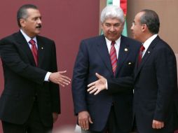 En la imagen el Presidente (d), Manlio Fabio Beltrones (i) y Francisco Ramírez Acuña.  EL UNIVERSAL  /