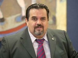 El rector, Cortés Guardado, aseveró que la FEU contribuye a evitar los problemas de ingobernabilidad en la universidad. A. CAMACHO  /