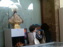La virgen de Talpa fue colocada justo en la ventana trasera de la oficina de la legisladora Olga Araceli Gómez. Z. RAMÍREZ  /