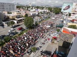 La marcha de estudiantes y maestros duró alrededor de hora y media. A. CAMACHO  /