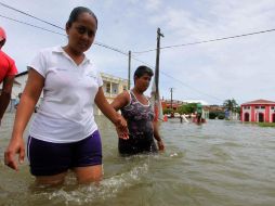 Las fuertes lluvias que desde hace dos semanas golpean varios estados del sur de México han dejado decenas de miles de afectados. EFE  /