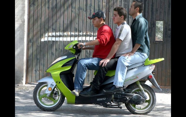 La Comisión de Vialidad del Congreso aprobó el pasado martes endurecer las multas para conductores de motocicleta. EL INFORMADOR  /