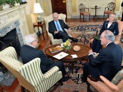 El líder palestino; el enviado especial de Estados Unidos a Medio Oriente; el premier israelí, y Hillary Clinton. EFE  /