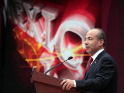 El Presidente Felipe Calderón ofrece su mensaje del IV Informe de Gobierno. EFE  /