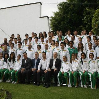 Reconocen a atletas de Jalisco