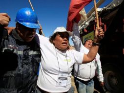 Familiares de los mineros que están atrapados en la mina San José, en Copiapó, Chile. AP  /