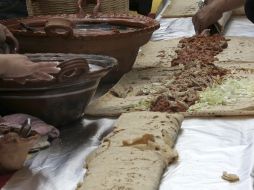 Los primeros curiosos llegaron a mediodía. EFE  /