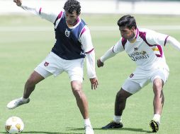 Samuel Ochoa (izq) durante un entrenamiento con Estudiantes Tecos. JAMMEDIA  /
