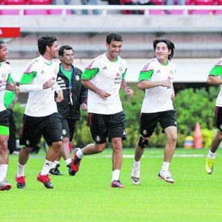 Efraín Flores se siente privilegiado por dirigir al “Tri”