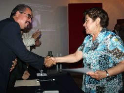La arquitecta Rosa María Farías recibió un reconocimiento por su trayectoria en la restauración de patrimonio cultural. A. HINOJOSA  /