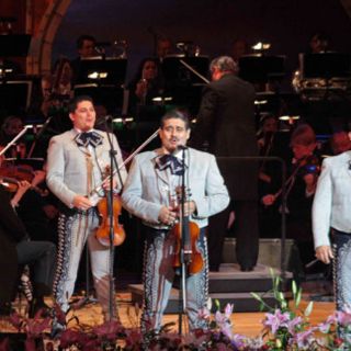 El mariachi rinde tributo a los grandes