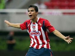 Foto de acción de Omar Bravo durante el duelo ante el Pumas. MEXSPORT  /