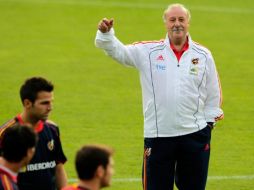 Vicente del Bosque prepara a los jugadores para el duelo ante Argentina. AP  /