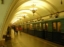 El metro de Moscú es considerado uno de los más bellos del mundo. ESPECIAL  /