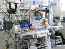 Entre más peso registre un recién nacido, más probabilidades tiene de sobrevivir. ARCHIVO  /