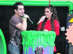 Omar Chaparro y Anahí fueron los conductores de los Kid’s Choice Awards.EL UNIVERSAL  /