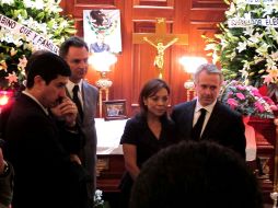 Santiago Creel junto a la diputada Josefina Vázquez Mota, acudieron al velorio del diputado Guillermo Zavaleta Rojas. EL UNIVERSAL  /