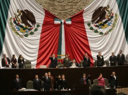 La nueva mesa directiva de la Cámara de Diputados toma protesta. NTX  /