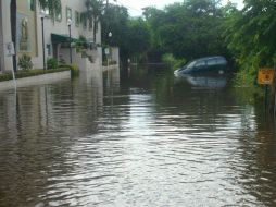 El agua alcanzó en algúnos puntos más de un metro de altura. M.INFANTE  /