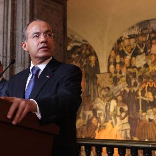 Calderón sostiene reunión con líderes del PRI