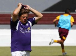 Luego de que Chivas goleara 3-0 a Estudiantes, los universitarios decidieron cesar a su técnico Miguel Herrera. MEXSPORT  /