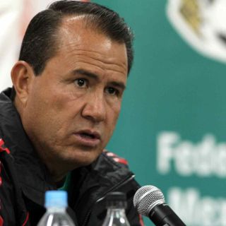 ‘Tenemos cruda moral’: Efraín Flores