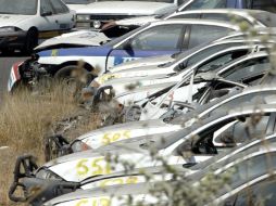 Por la falta de vigilancia, han sido robadas autopartes de las unidades en el depósito. ARCHIVO  /