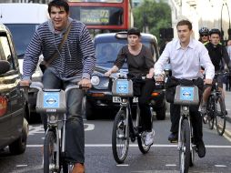 Algunos usuarios del metro optaron por rentar bicicletas. EFE  /