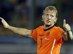 Dirk Kuyt será baja por cuatro semanas del Liverpool. REUTERS  /