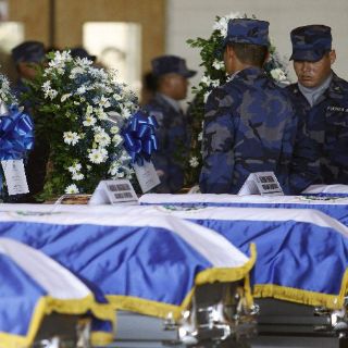 Preparan reunión de Funes y Calderón para abordar masacre de migrantes