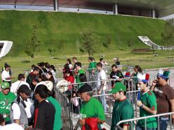 Afición a las afueras del estadio Omnilife previo al encuentro México vs Ecuador. E. PACHECO  /