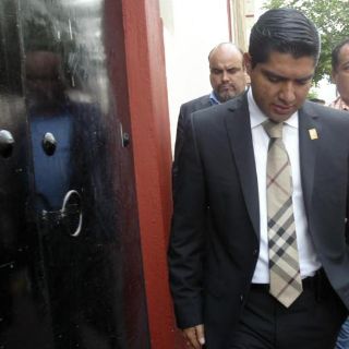 Carlos Corona renuncia a la Secretaría General del Congreso