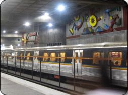 En cuanto a la diferencia en la inversión que requiere es desde cuatro hasta 15 veces más por kilómetro. ESPECIAL  /