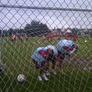 Atlas trabaja bajo la lluvia